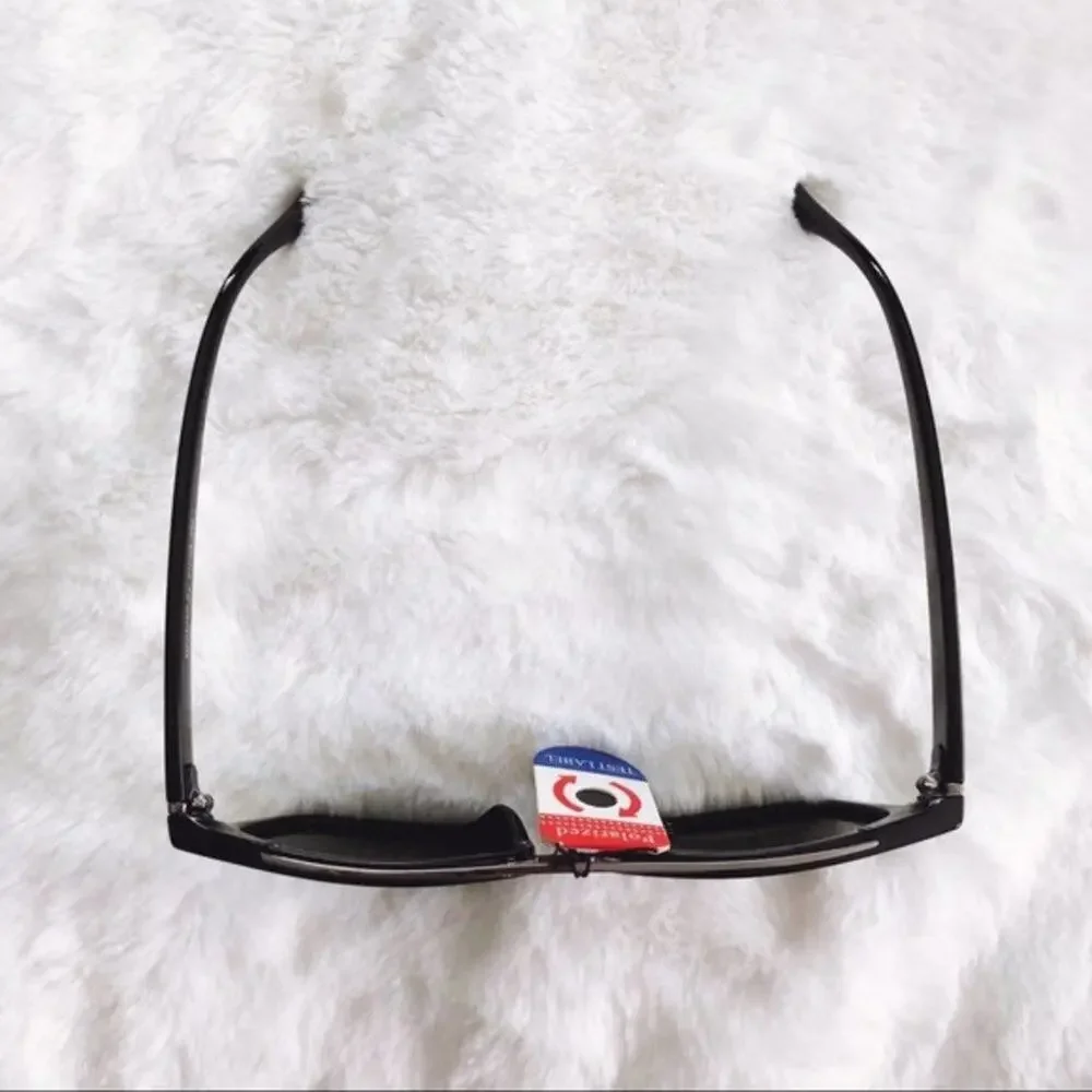 Ashe Glossy Black Polarized Sunglasses - Picture 7 of 10